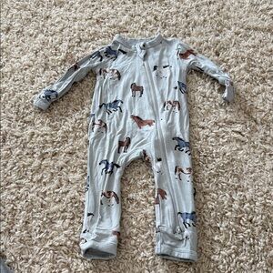 Kyte BABY Horse Print Footie - Light Gray and Brown
